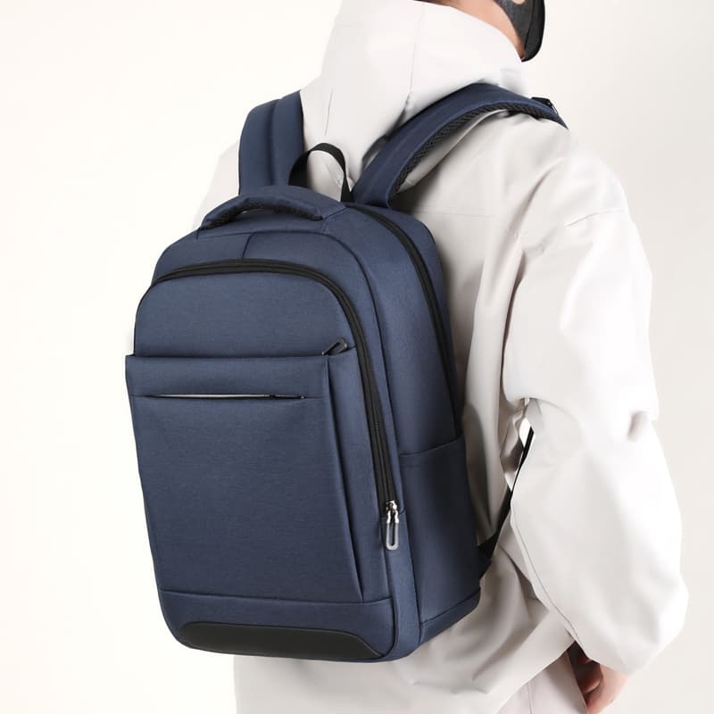 813 Backpack Laptop Men Model Back Display