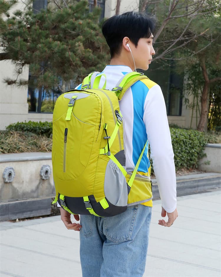 248 Laptop Hiking Backpack Model Presentation