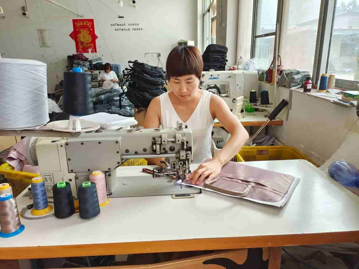 Leimande employees working on luggage processing