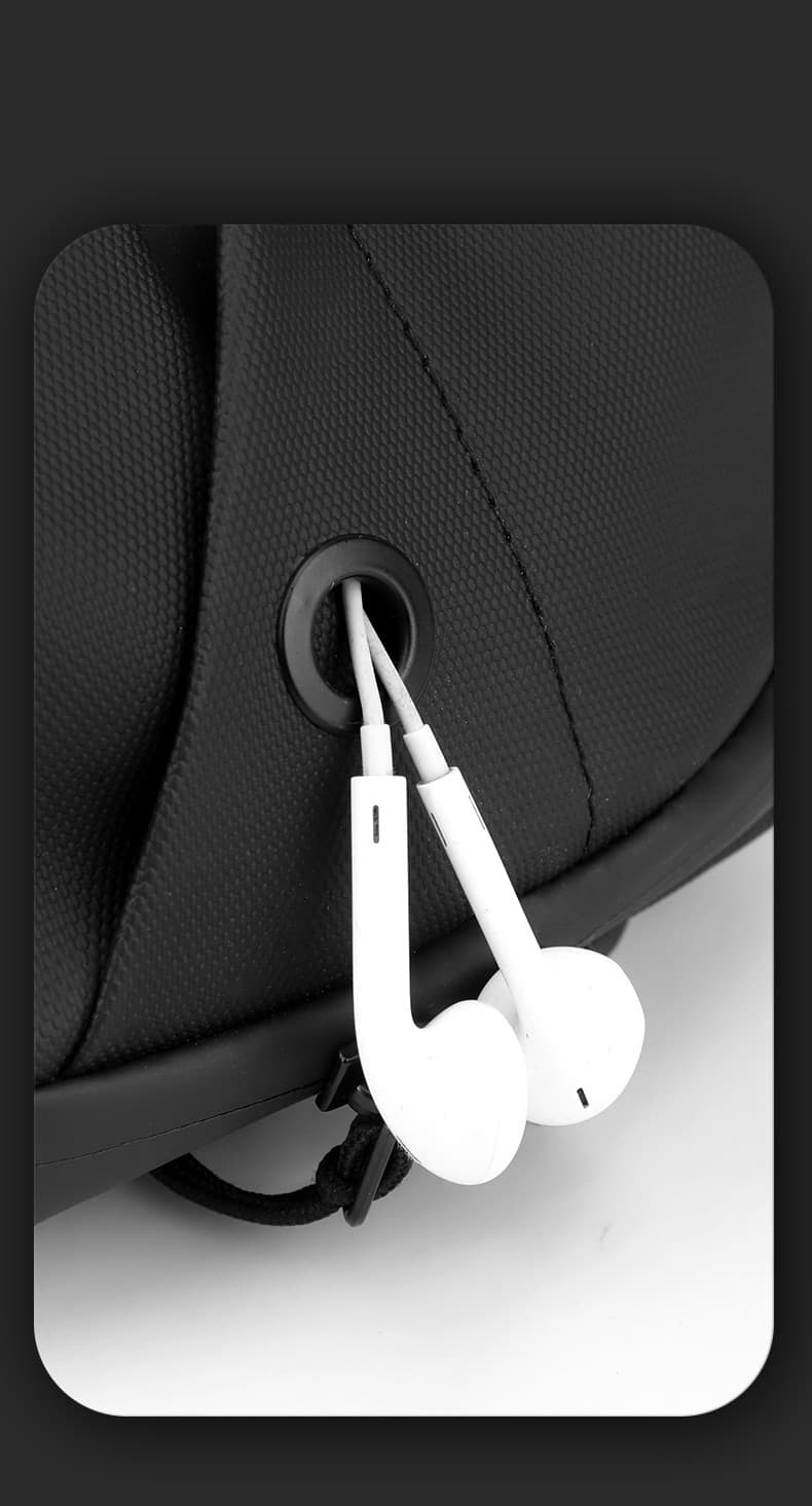 1265 Chest Man Bag Earphone